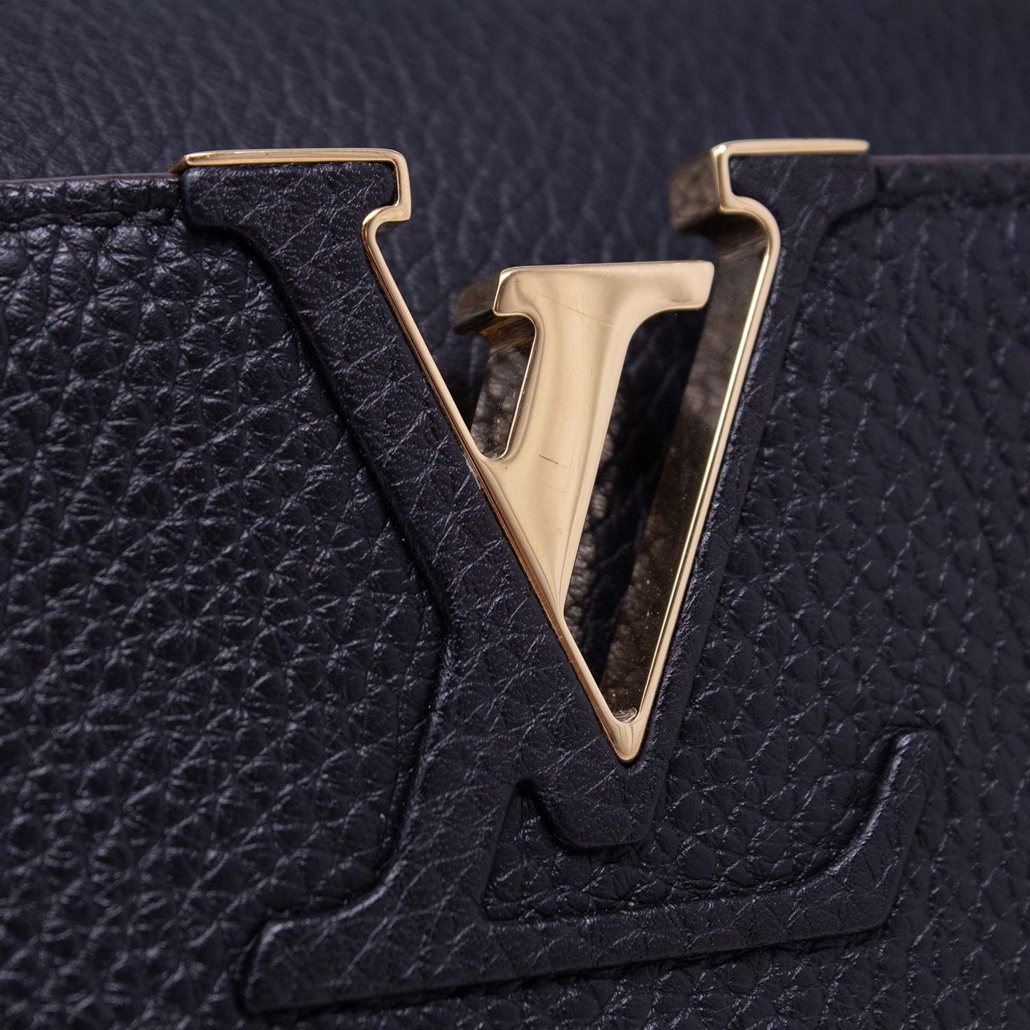 Louis Vuitton Capucine MM Nera Hw Gold