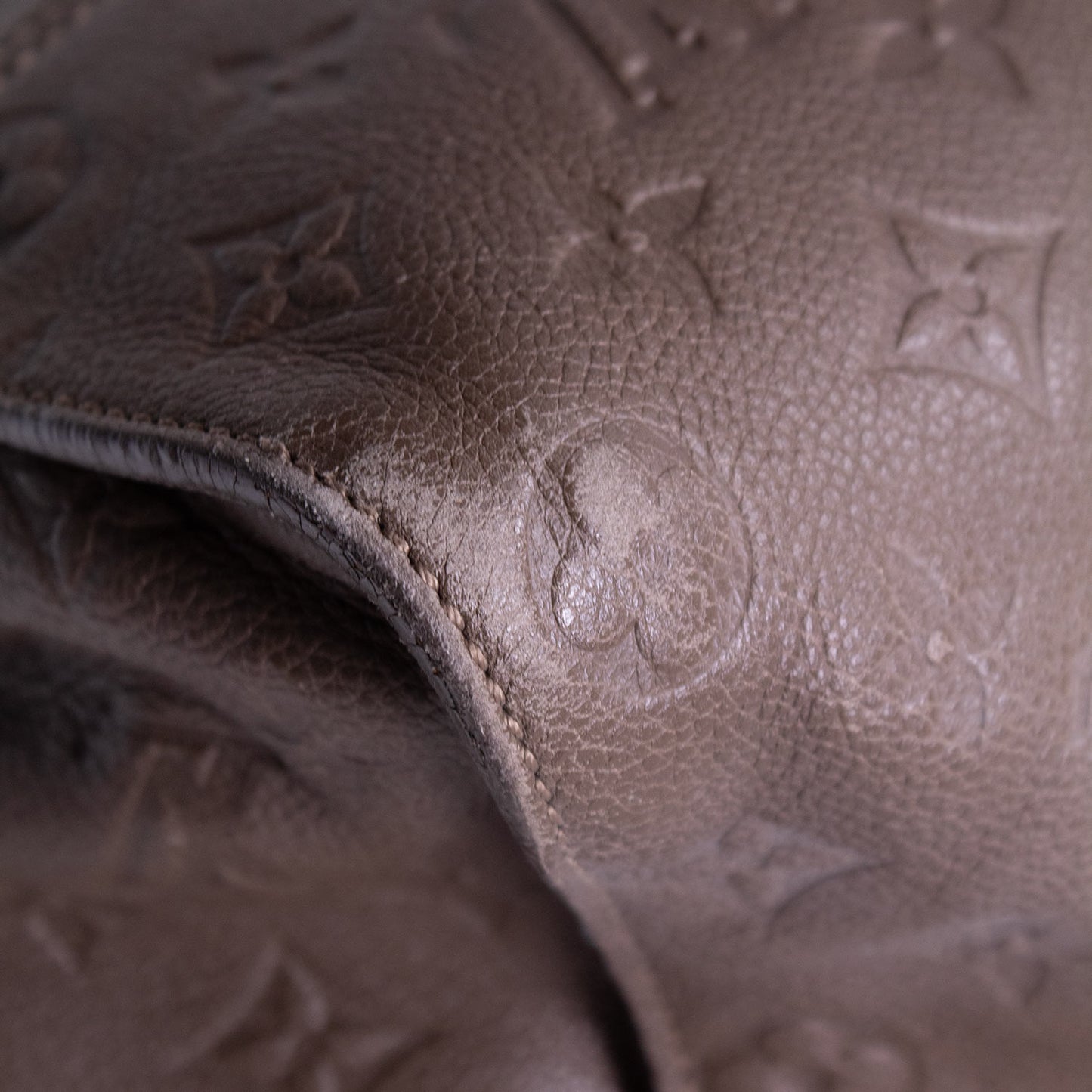 Louis Vuitton Lumineuse GM Empreinte Taupe