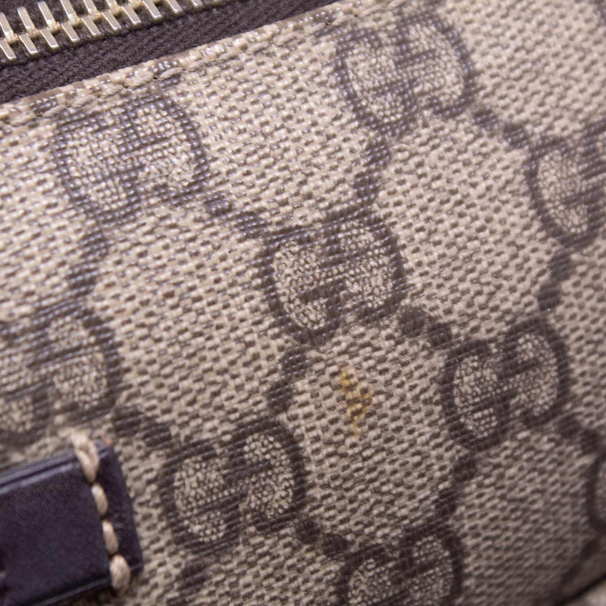 Gucci GG Supreme Messenger