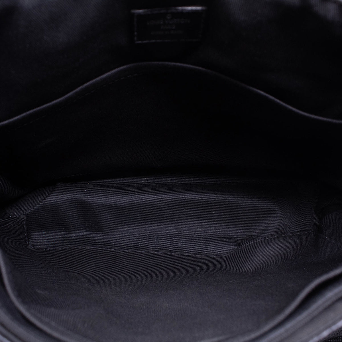 Louis Vuitton District Mm Monogram Eclipse