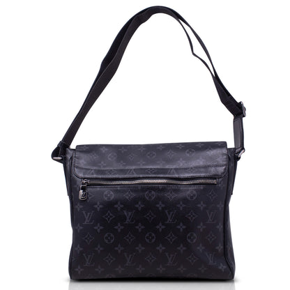 Louis Vuitton District Mm Monogram Eclipse